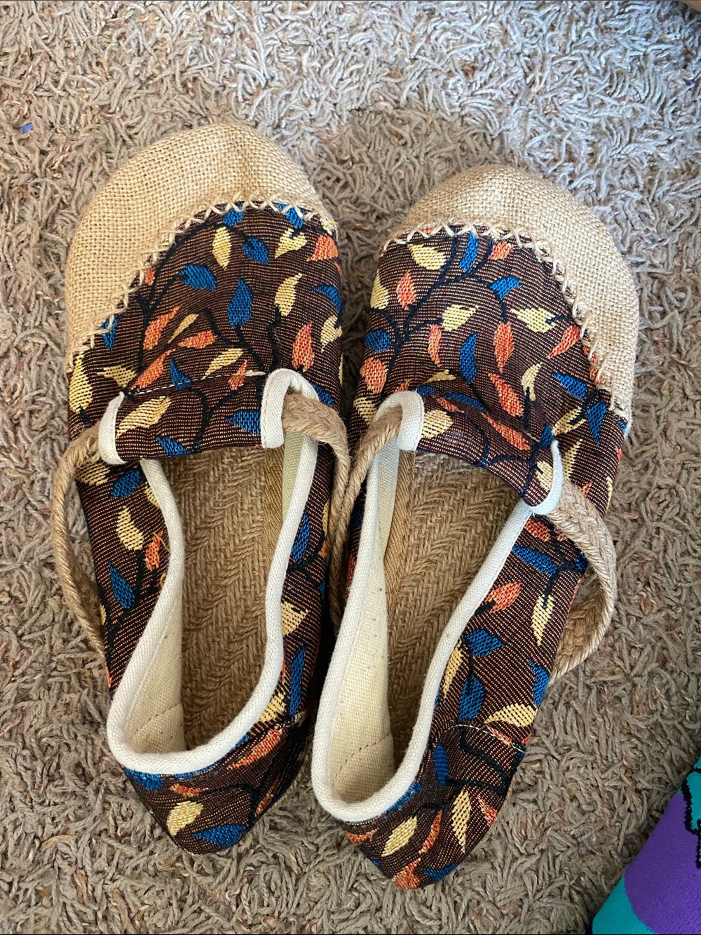 Slip-On Flats in Brown Multi Leaf Print